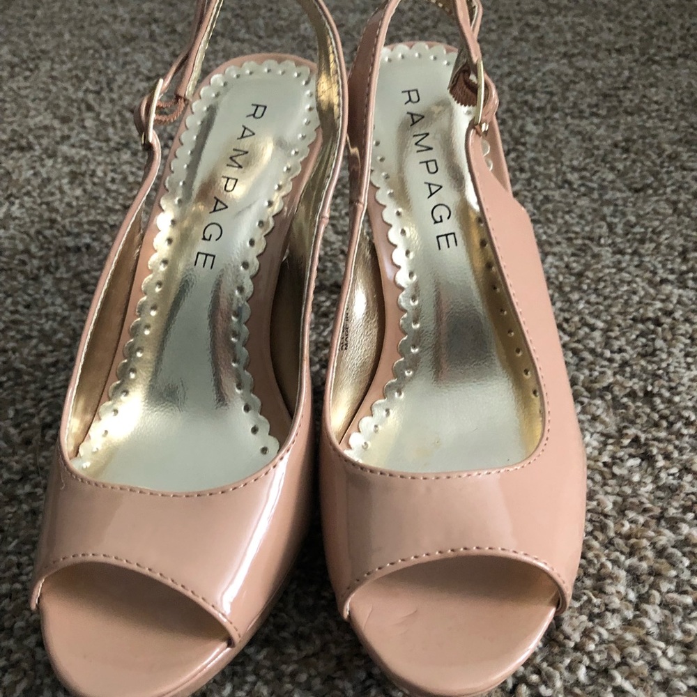 Women’s heels size 6, nude color with straps